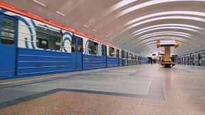 Перегонка двух ретровагонов на станции Кантемировская (Едут в депо Братеево)