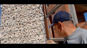Широкий столб для забора из габионов. Смотрим, что получилось.