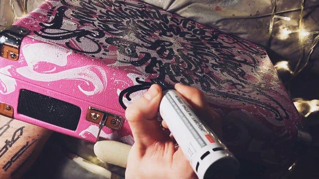 «CROSLEY» ручная роспись каллиграфией музыкального проигрывателя. Художник #mindryukov_letters