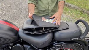2023 Royal Enfield Classic 350 Tank Bag Unboxing & Installation