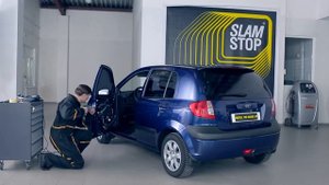 Установка автомобильного доводчика Slam Stop