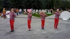 Песня Ромашки (Любит не любит к сердцу прижмет). Ижевск 20 сентября 2017