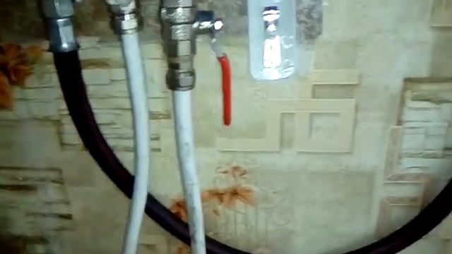 Не зажигается газовая колонка. Меняем батарейки. смотреть онлайн