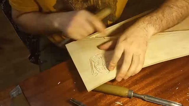 Резьба по дереву в процессе .Гусли.Сокол.