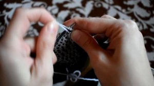 Вязаная безрукавка с галстуком/БЕЗ СХЕМ/на мальчика 3-4 лет