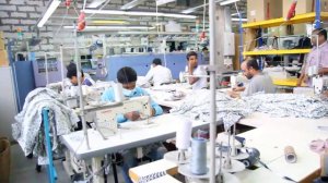 Работники из Индии на швейном предприятии в Санкт-Петербурге