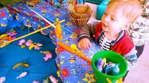 🐳 ВЕСЁЛАЯ РЫБАЛКА для детей! FUN FISHING for kids!   للأطفال! play أطفال يلعبون الصيد 有趣的孩子釣魚！
