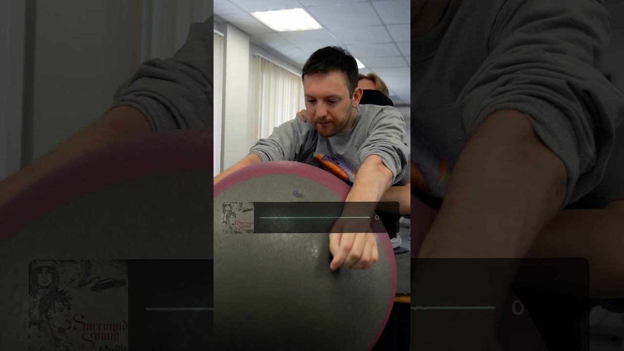 Говорят, что музыка помогает даже в самые сложные моменты #инвалидность #реабилитация смотреть онлайн