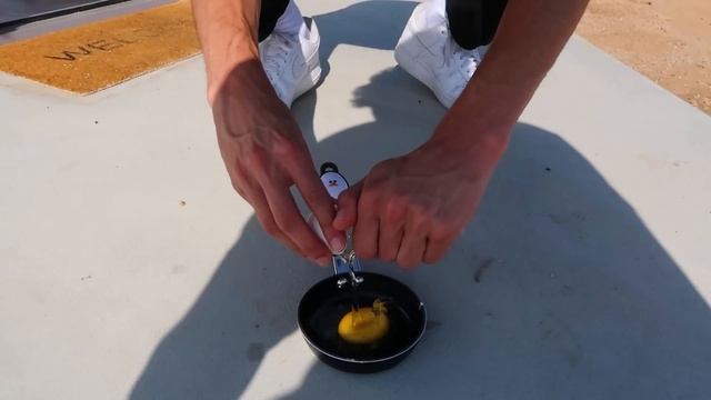 I SURVIVED WORLD'S LARGEST VS SMALLEST HOUSE!! смотреть онлайн