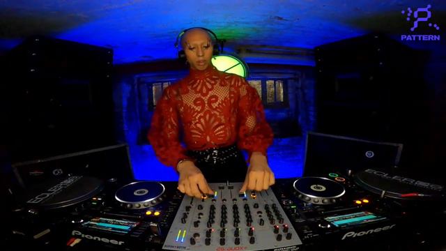 PATTERN : TX Records Showcase - Métaraph - 5 P.M смотреть онлайн