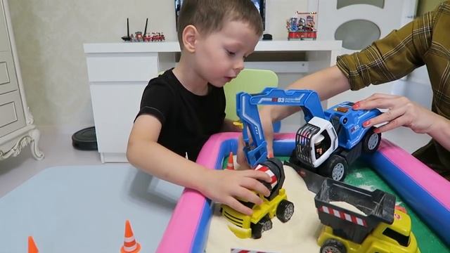 Осторожно! Работает кран / Клим строитель / Учим английские слова смотреть онлайн