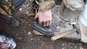 КАК ПОЧИСТИТЬ УТЮГ .Чистка старинного утюга В МАШИННОМ МАСЛЕ