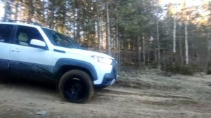 ПЕРЕВЕРНУСЬ? девушка за рулем Новой НИВЫ ТРЕВЕЛ 2022 Обзор | Нива в горку