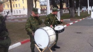 Антоха и Егор бьют в барабан