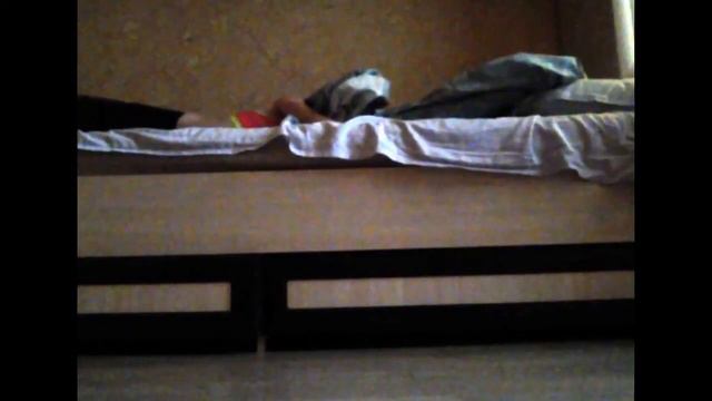 Упала ночью с кровати , поспала называется смотреть онлайн