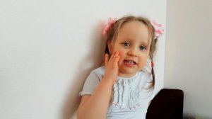 "Ходит наша бабушка, палочкой стуча." Дора Хайкина. (Читает моя сестра: Мария Игоревна)