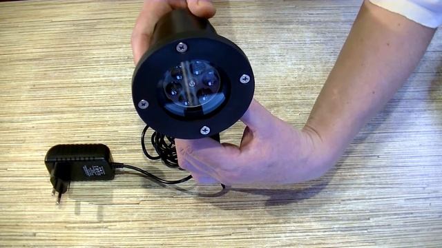 ? РОЖДЕСТВЕНСКИЙ ФАСАДНЫЙ ПРОЕКТОР СНЕЖИНКИ НА СТЕНУ ДОМА ? ОБЗОР ? ССЫЛКА ? // Кабанчик24 смотреть онлайн