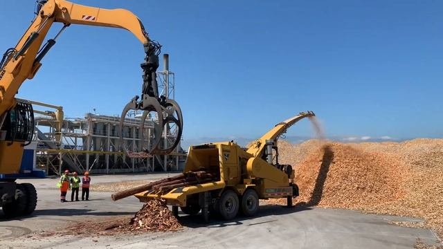 Дробилка для дров, брёвен и всего чего можно (жутко и интересно)Wood Log Crusher