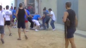 Видео самого безумного шоу энсьерро бег разъяренных быков в Испании