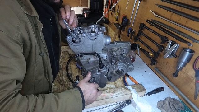 Kawasaki KX250 Сборка мотора. смотреть онлайн