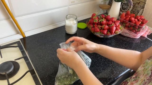 Малосольные огурцы в пакете, самый быстрый рецепт.