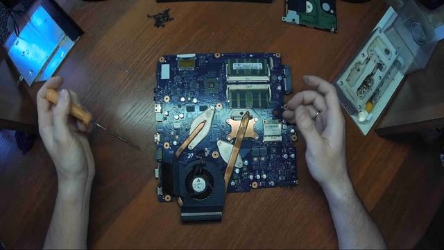 Ремонт: Ноутбук Samsung R525. Замена клавиатуры, аккумулятора. Как разобрать ноутбук Samsung R525. смотреть онлайн