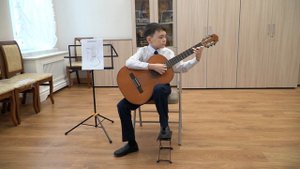 Шарифуллин Тимур, «Гусиное крыло» Виталий Харисов, солист. гитара 6-струнная