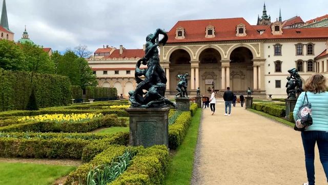 СЕНАТСКИЕ САДЫ. БЕЛЫЕ ПАВЛИНЫ В ПРАГЕ. ЛУЧШИЕ МЕСТА В ПРАГЕ БЕЗ ТУРИСТОВ. смотреть онлайн