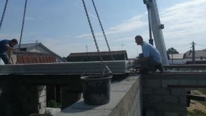Кладка плит перекрытия, строю дом из теплоблока