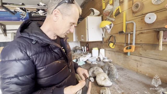 Поиском Аммонитов и редких камней занимается спасатель Альгис