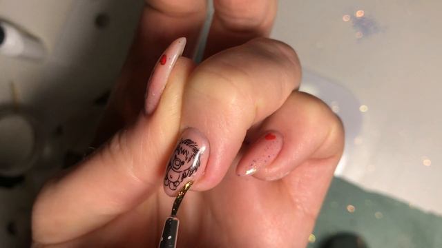 Мне часто задают вопрос «где ты делаешь маникюр»? смотреть онлайн