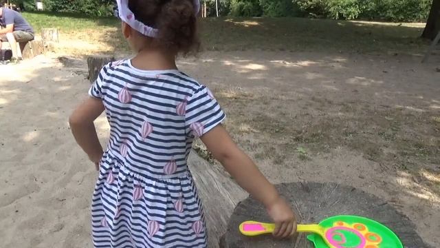 VLOG МАЛЕНЬКИЙ МУК / БАБУШКА ПРИЕХАЛА / ДОКТОР ЭММА ЛЕЧИТ ЦАРАПИНУ смотреть онлайн