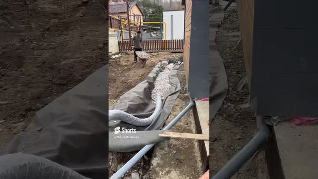 Укладка дренажа #строительствосочи #shorts