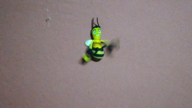 Бешеный танец ПЧЕЛКИ МАИ !!! смотреть онлайн