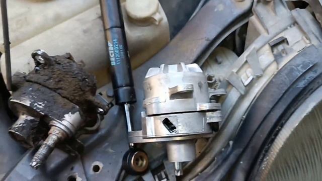 ЗАМЕНА НАТЯЖИТЕЛЯ РЕМНЯ МЕРСЕДЕС w210 смотреть онлайн