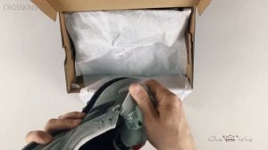 New Balance 574 кроссовки из серой замши с черной полосой на подошве