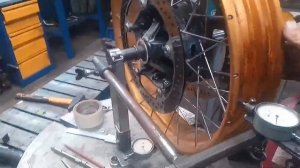 Ремонт с протяжкой спиц на колесе от мотоцикла BMW.