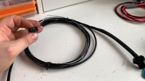 Красивое подключение штатного зеркала заднего вида с экраном и затемнением к оригинальной камере