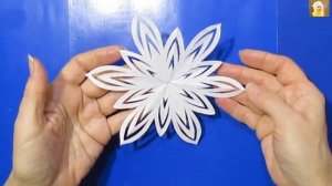 Супер быстро сделать две красивые снежинки из листа а4.как вырезать снежинки бумаги просто.идеи.