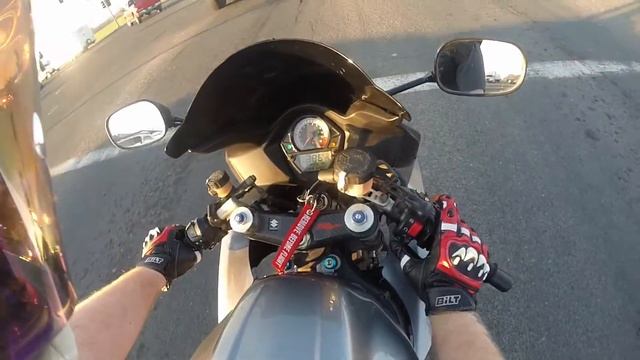 Streetbike dies in traffic смотреть онлайн