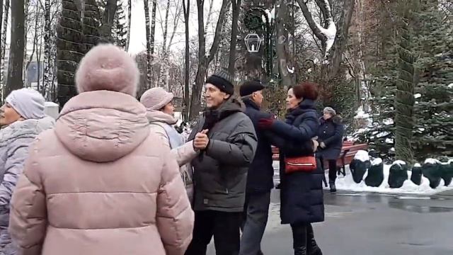 UKRAINE,ХАРЬКОВ.ТАНЦЫ!И РАСЦВЕТЕТ В САДУ КАЛИНА . В ПАРКЕ ГОРЬКОГО смотреть онлайн