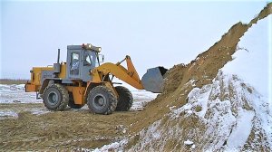 Югорские дорожники рассказали, зачем им два вида песко-соляной смеси