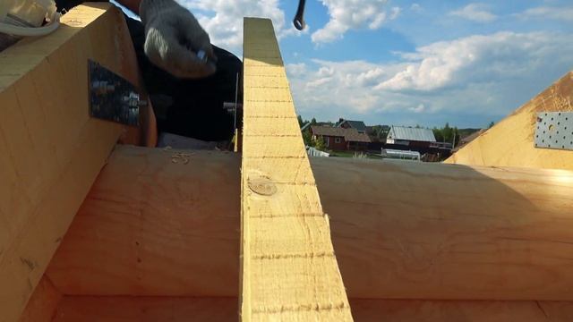 Монтаж стропильной системы дома из оцилиндрованного бревна. СК "КРЕПОСТЬ" смотреть онлайн