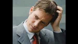 ПРИ ЗАПУСКЕ ДВИГАТЕЛЯ НИКОГДА НЕ ВЫЖИМАЕТЕ СЦЕПЛЕНИЕ