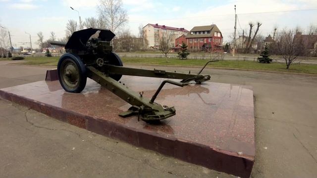 Прогулка по Триумфальной Арке Курска: много боевой техники и очень красивое место для прогулок