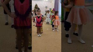 Вход детей на Новогодний праздник в