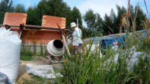 60% Кладки первого этажа завершено, редукторная бетономешалка