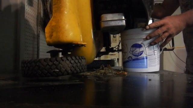 Briggs Engine Lawn Mower: How To Change Oil On Briggs and Stratton 650 Series Engine (2019) смотреть онлайн