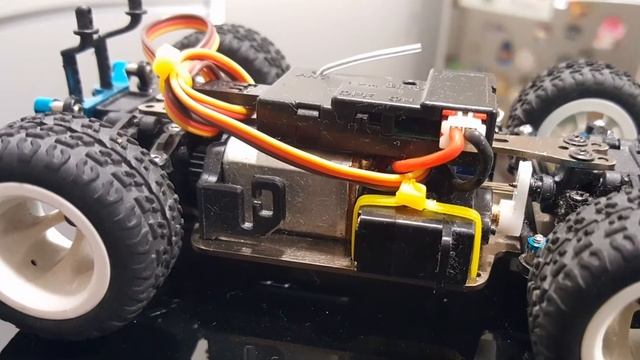 Wltoys P929 with EMAX ES08MA II Mini metal servo смотреть онлайн