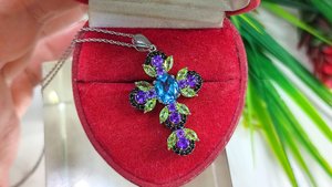Сверкающий крест: топаз 2,1ct/аметисты 1,4ct/хризолиты 1,6ct/шпинель 0,75ct. 40*23мм, 6,9гр, s925